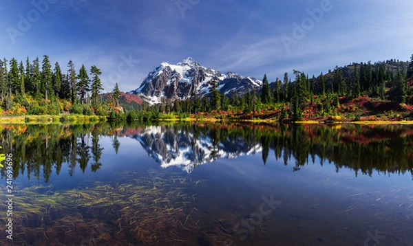 Fototapeta Picture lake reflecting Mount Shuksan on a beautiful day in Washington State