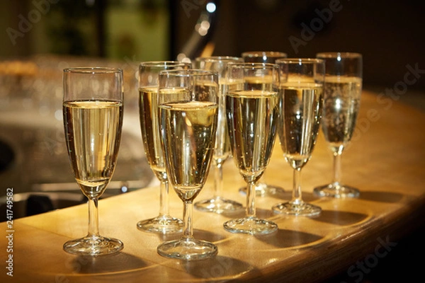 Obraz A toast with Campagne