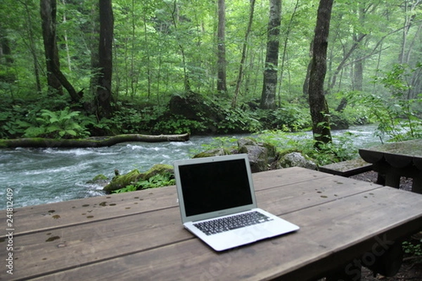 Fototapeta ノートパソコン, コンピュータ, 孤立した, ノート, テクノロジー, ビジネス, 白, 鍵盤, モニター, インターネット, もの, スクリーン, コミュニケーション, 携帯電話, シルバー, 黒, 空白, ポータブル, オープン, オフィス, 可動性, 表示, 無線, シングルス