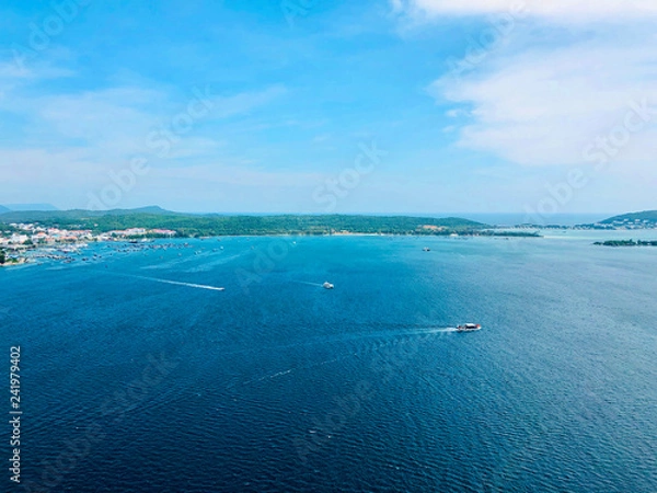 Obraz breathtaking view from the world's largest cable car over the sea in Vietnam on the Phu Quoc Islands