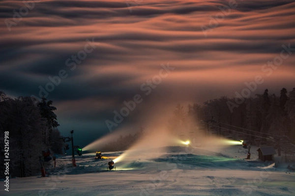 Fototapeta W drodze na wschód słońca  Jaworzynę Krynicką ,Beskid Sądecki.