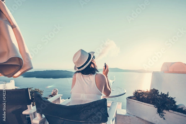 Fototapeta Vaping in Santorini