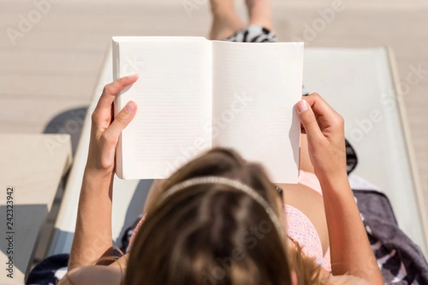 Obraz Girl lying reading a book