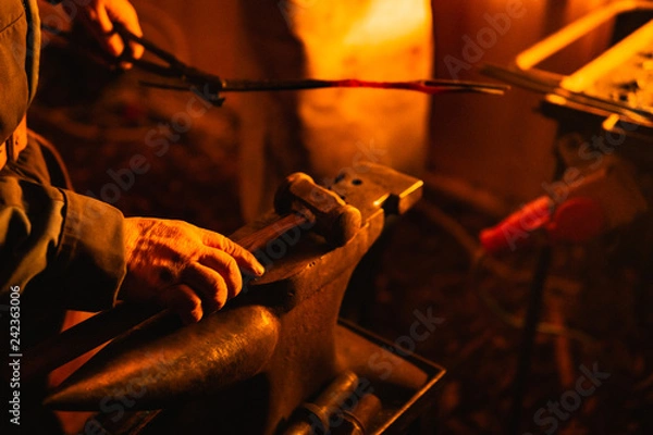 Fototapeta Smith doing his work