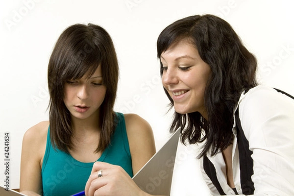 Obraz Studentin gibt Schülerin Nachhilfe