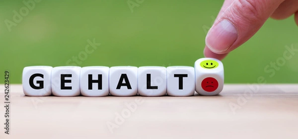 Fototapeta Ręka zamienia sześcian i zmienia zły emoji w szczęśliwy emoji. Symbol podwyżki lub satysfakcjonującego wynagrodzenia.