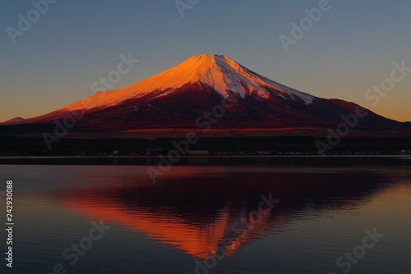 Obraz 山中湖から望む早朝の赤富士