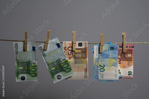 Obraz Geldwäsche , Scheine auf der Leine