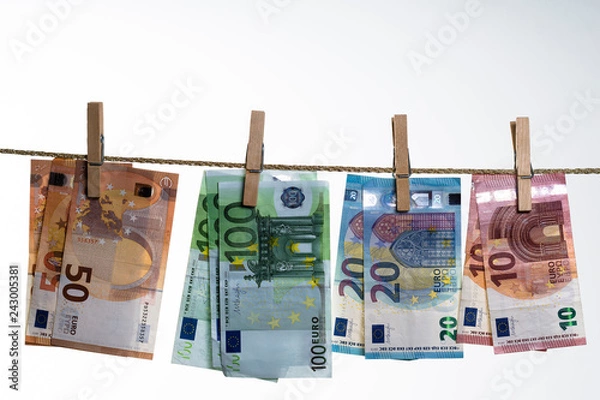 Fototapeta Geldwäsche , Scheine hängen auf Leine