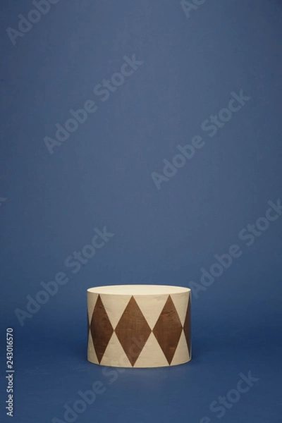 Obraz お立ち台　サーカス　子供　演技　背景　合成用　台　手品