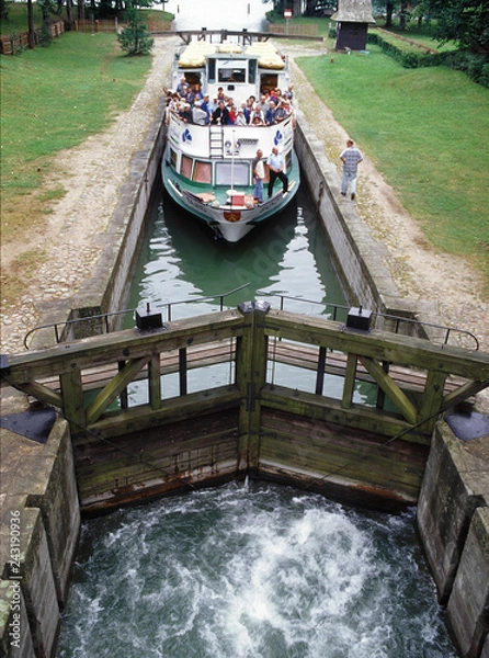 Obraz Augustow Canal, Poland - July, 2010: Gateways sluice (locks) in Przewiez