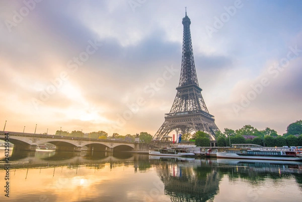 Fototapeta 朝のエッフェル塔とセーヌ川