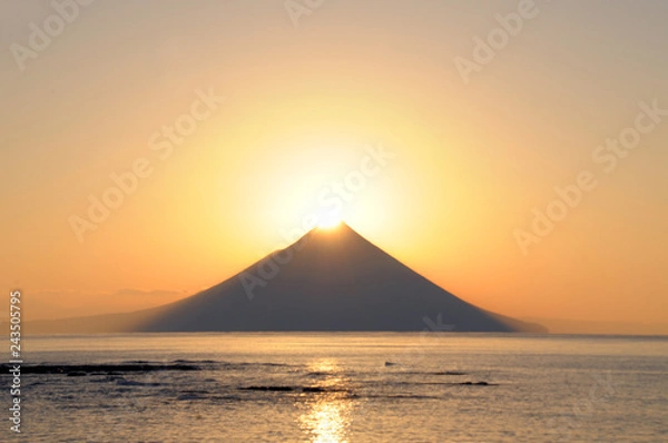 Fototapeta 元旦のダイヤモンド薩摩富士