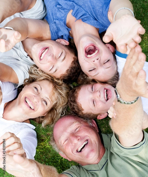 Obraz Multi-generation family lying in circle