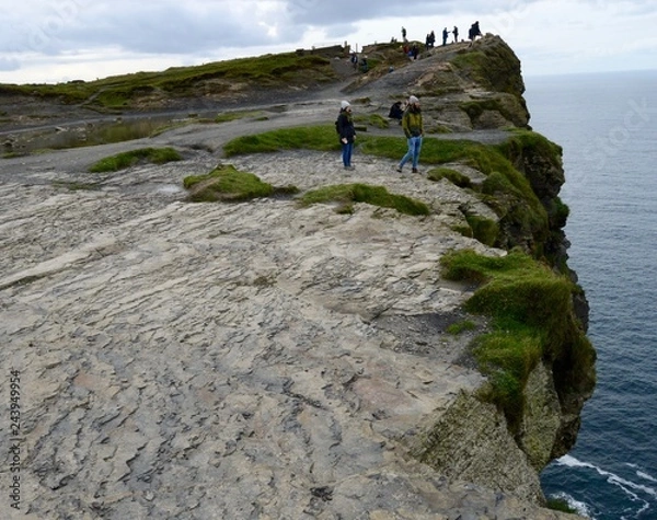 Obraz People on a cliff