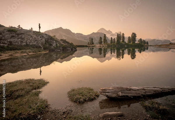 Obraz Hiking elfin lakes and rampart ponds in the garibaldi provincial park