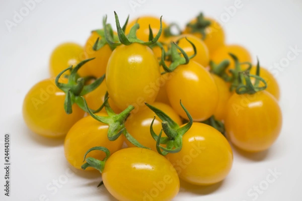 Fototapeta yellow cherry tomatoes 