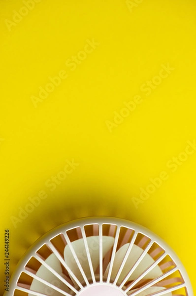 Obraz A fan on yellow