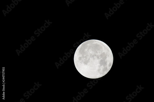 Obraz The moon will pass through Earth's shadow 01-23-2019 in the only total lunar eclipse. The Moon is an astronomical body that orbits planet Earth and is Earth's only permanent natural satellite.