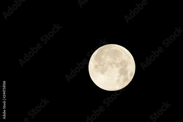 Obraz The moon will pass through Earth's shadow 01-23-2019 in the only total lunar eclipse. The Moon is an astronomical body that orbits planet Earth and is Earth's only permanent natural satellite.