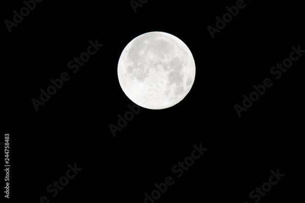 Obraz The moon will pass through Earth's shadow 01-23-2019 in the only total lunar eclipse. The Moon is an astronomical body that orbits planet Earth and is Earth's only permanent natural satellite.
