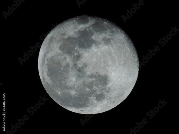 Obraz 2019年1月22日。満月、スーパームーン翌日の月。月齢16.4。上部が立体的に見える