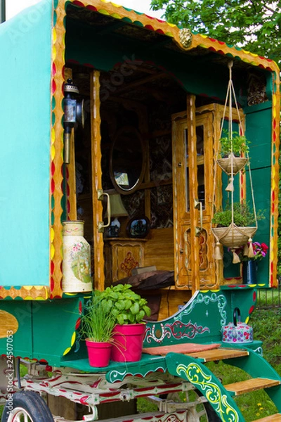 Obraz gypsy caravan inside