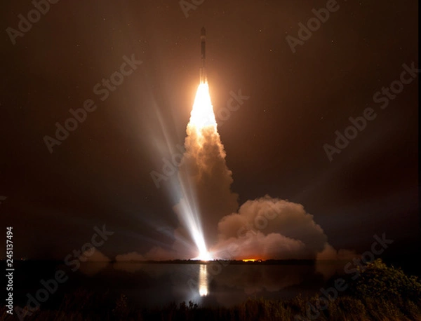 Fototapeta Wprowadzenie rakiet w nocy. Elementy tego obrazu dostarczone przez NASA.