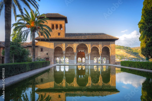 Obraz Patio Alhambra z basenem, Granada, Hiszpania