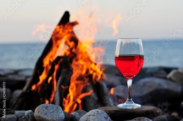 Obraz Wine Next To Campfire