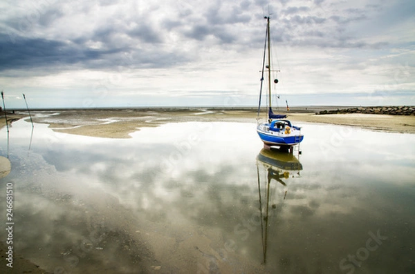Obraz Boot fällt im Wattenmeer trocken