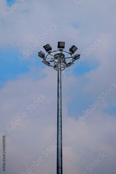Fototapeta Pole mounted light bulb spotlight with a lot of background sky.