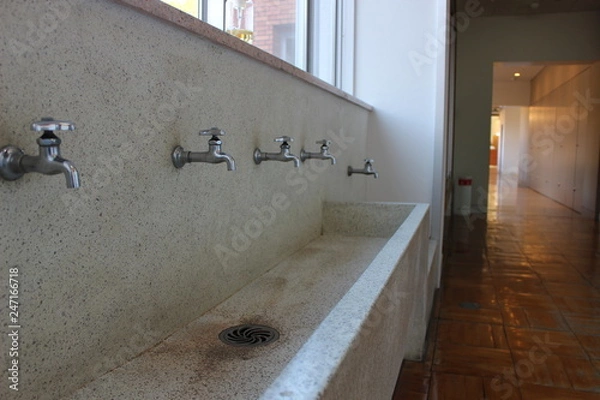 Obraz 学校の手洗い場