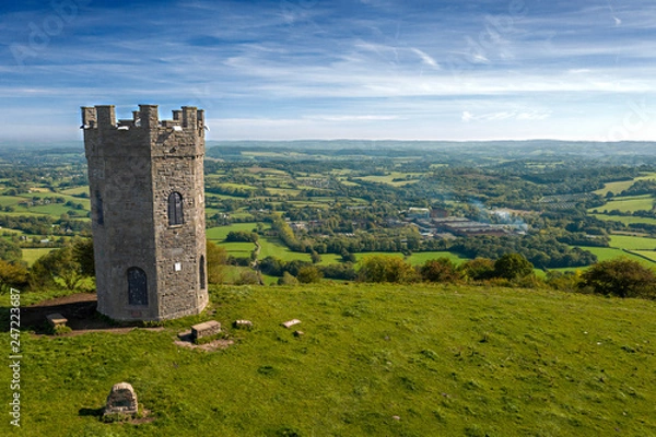Fototapeta Watch tower looking over Cwmbran in south wales. known as the folly tower