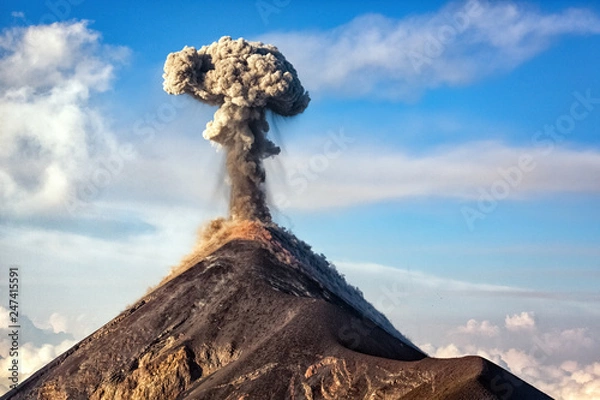 Obraz Erupting Volcano, duże: nazwisko.xmstore