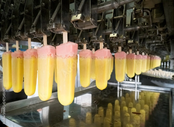 Fototapeta The conveyor automatic lines for the production of ice cream