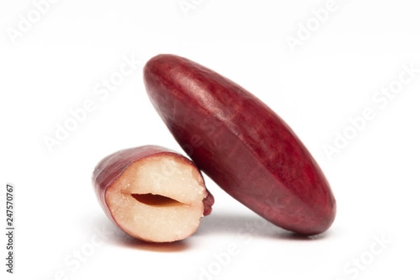 Fototapeta Normal red beans And that was dissected inside. isolated on white background.