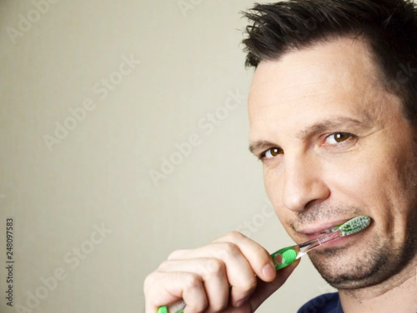 Obraz young man brushing his teeth