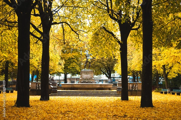 Obraz statue in park