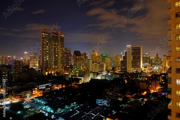 Obraz バンコクの高級住宅街スクンビットソイの夜景