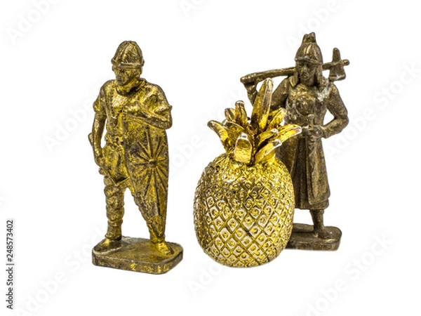Obraz Two metal figurines of a warrior with a golden pineapple.