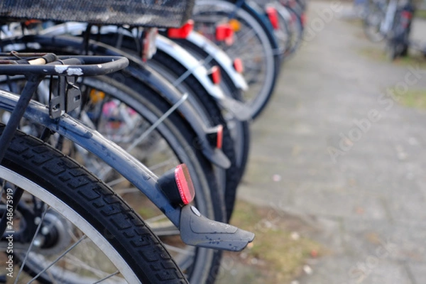 Fototapeta Fahrräder im Fahrradständer