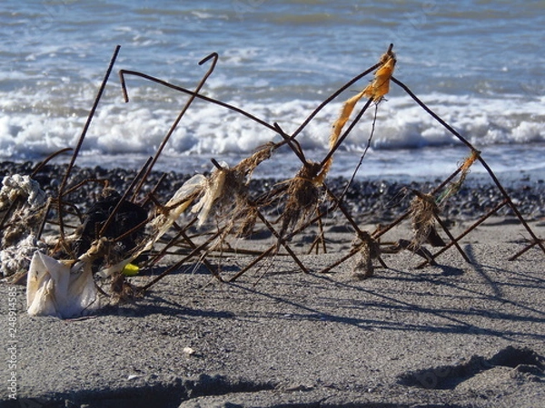 Obraz mare tra la rete