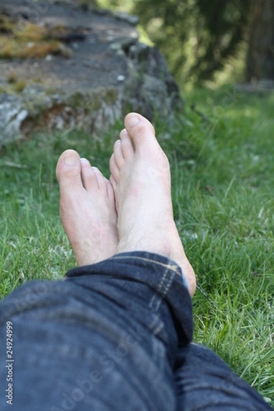 Obraz barfuss im Gras