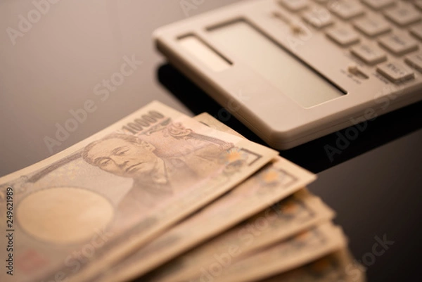 Obraz 電卓とお金のイメージ