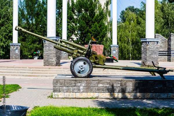 Fototapeta artillery cannon of soviet army, monument