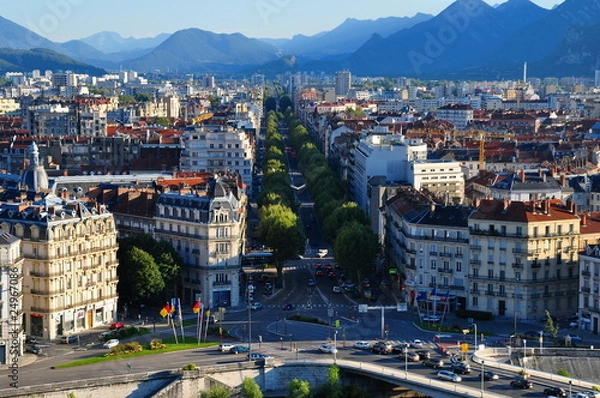 Fototapeta grenoble, boulevard gambetta, vue de la bastille