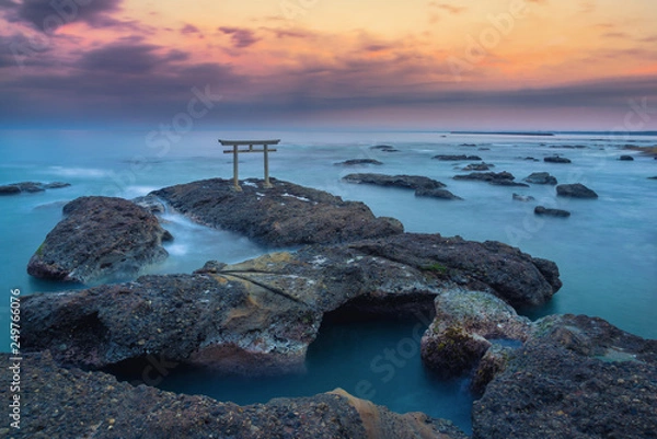 Obraz Torii gate and the ocean