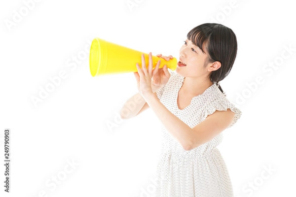 Fototapeta メガホンを使い応援をする若い女性