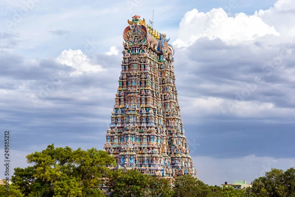 Fototapeta The north gopuram of the Meenakshi temple in Madurai, India. A Gopuram is a monumental gatehouse tower, usually ornate, at the entrance of a Hindu temple usually found in the southern India